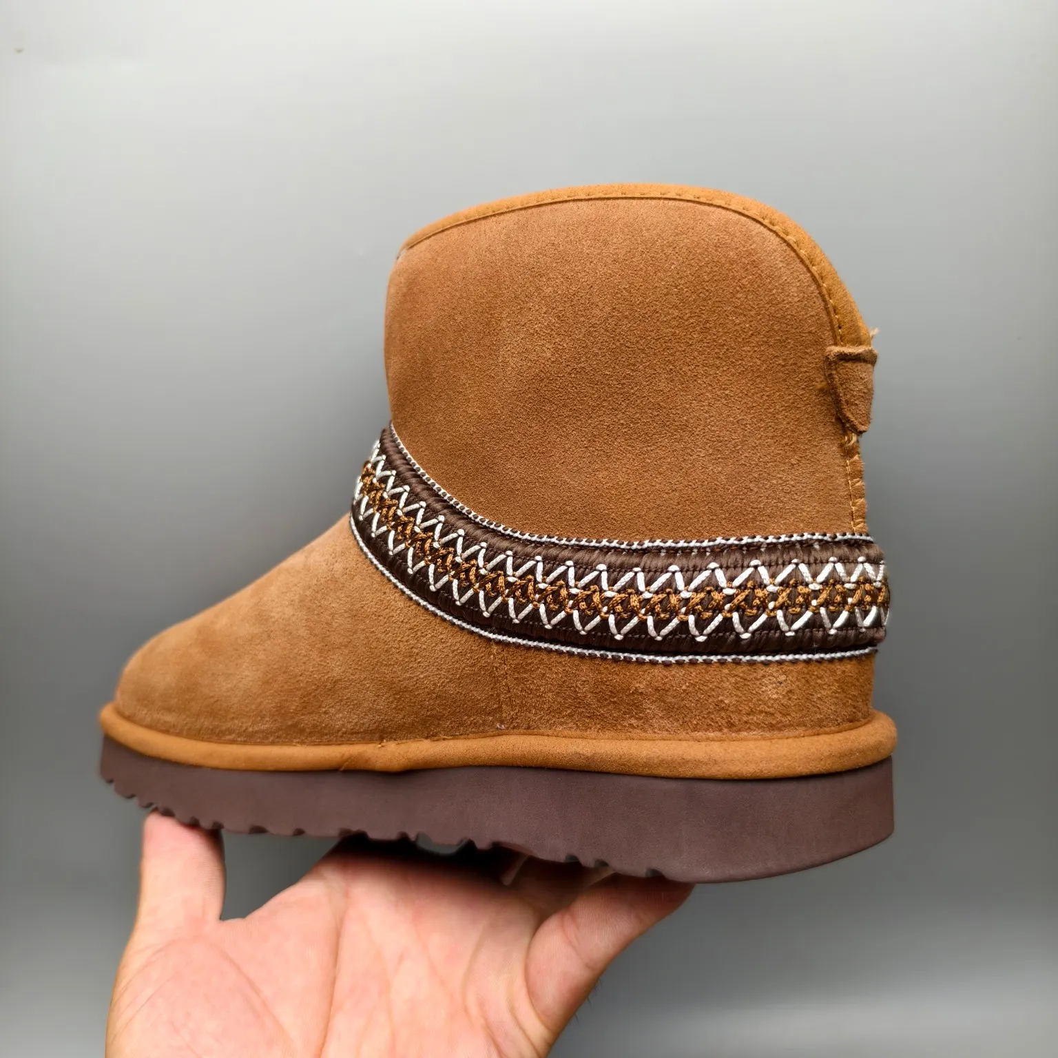 💰560 UGG sheepskin all-in-one snow boots 8262 ethnic style mid-calf boots Color: Maroon Black Size: 35-40